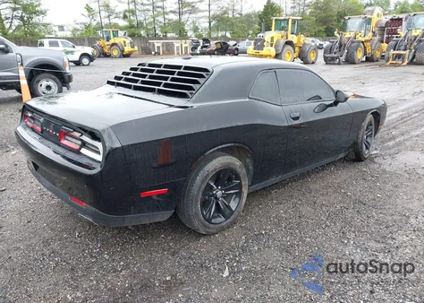 2016 Dodge Challenger Sxt z USA, uszkodzony, nr VIN 2C3CDZAG4GH254824